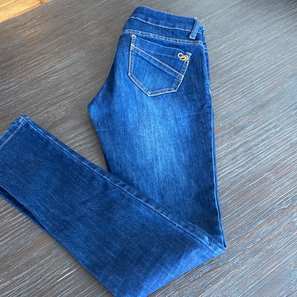 Ecko Red ladies jeans in size 3. 31 inch inseam in lovely blue denim.